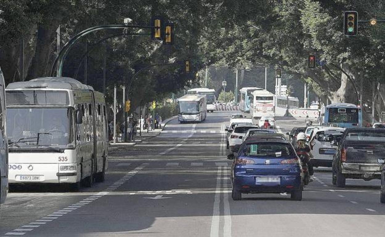 La iniciativa persigue incentivar el uso del transporte público entre los menores de 30 años.