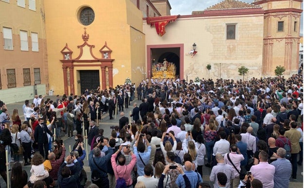 Trono del Señor de la Cena. sale de Santo Domingo. 