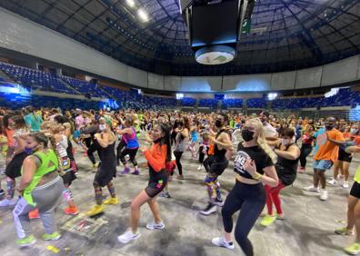 Imagen secundaria 1 - El zumba vuelve al Martín Carpena con 500 seguidores e instructores en un evento europeo