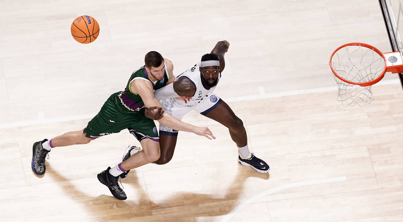 Victoria cómoda del Unicaja ante el Dijon. 