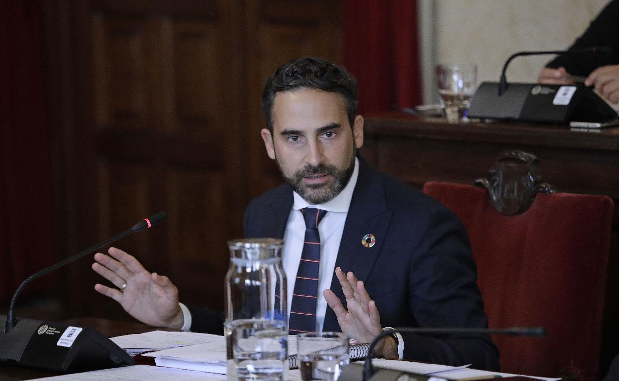 Daniel Pérez, en un pleno en la capital.