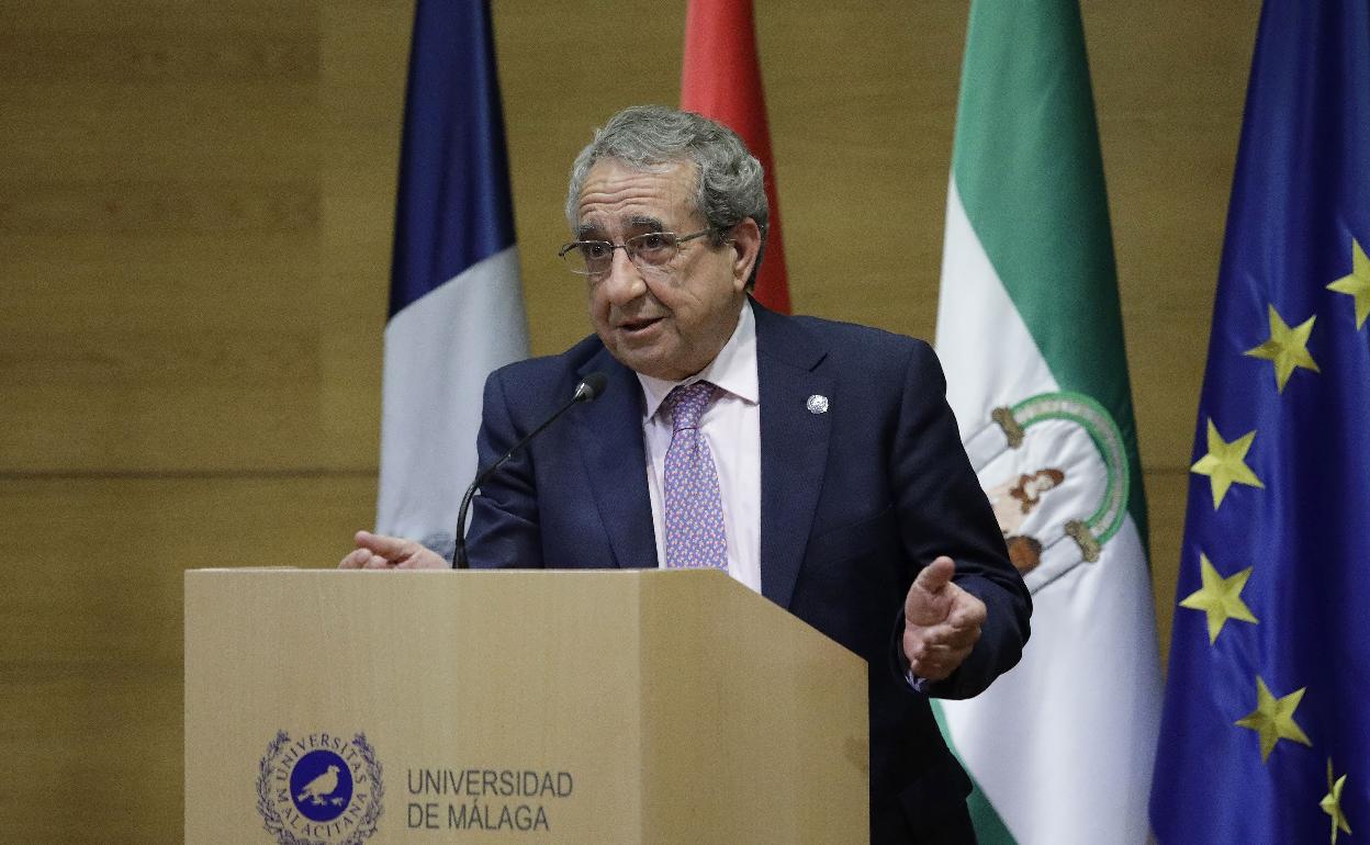 El rector, José Ángel Narváez, en una imagen de archivo. 