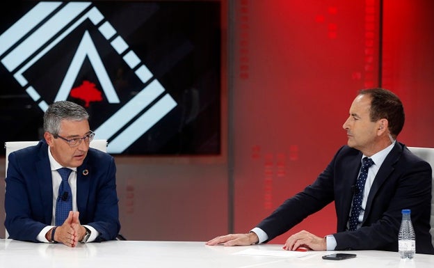 Francisco Salado y Manuel Castillo, durante un momento de 'La Alameda' de este jueves, en el plató de 101TV. 