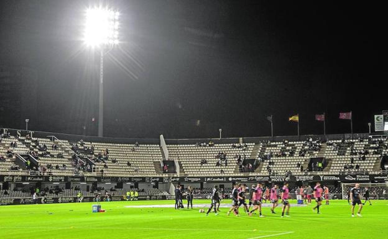 Imagen del estadio Municipal Cartagonova del F.C. Cartagena, durante la previa de un partido esta temporada.