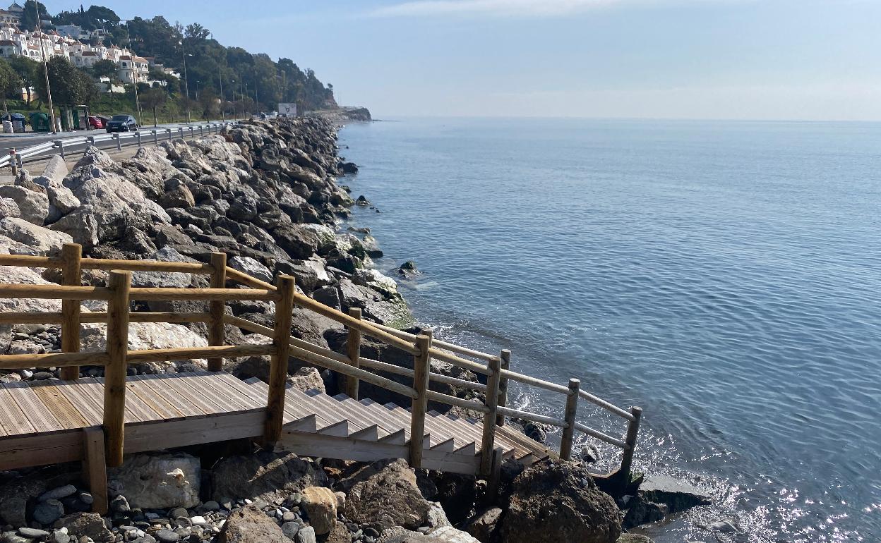 Litoral de Mezquitilla, donde no hay playa desde hace varias décadas. 