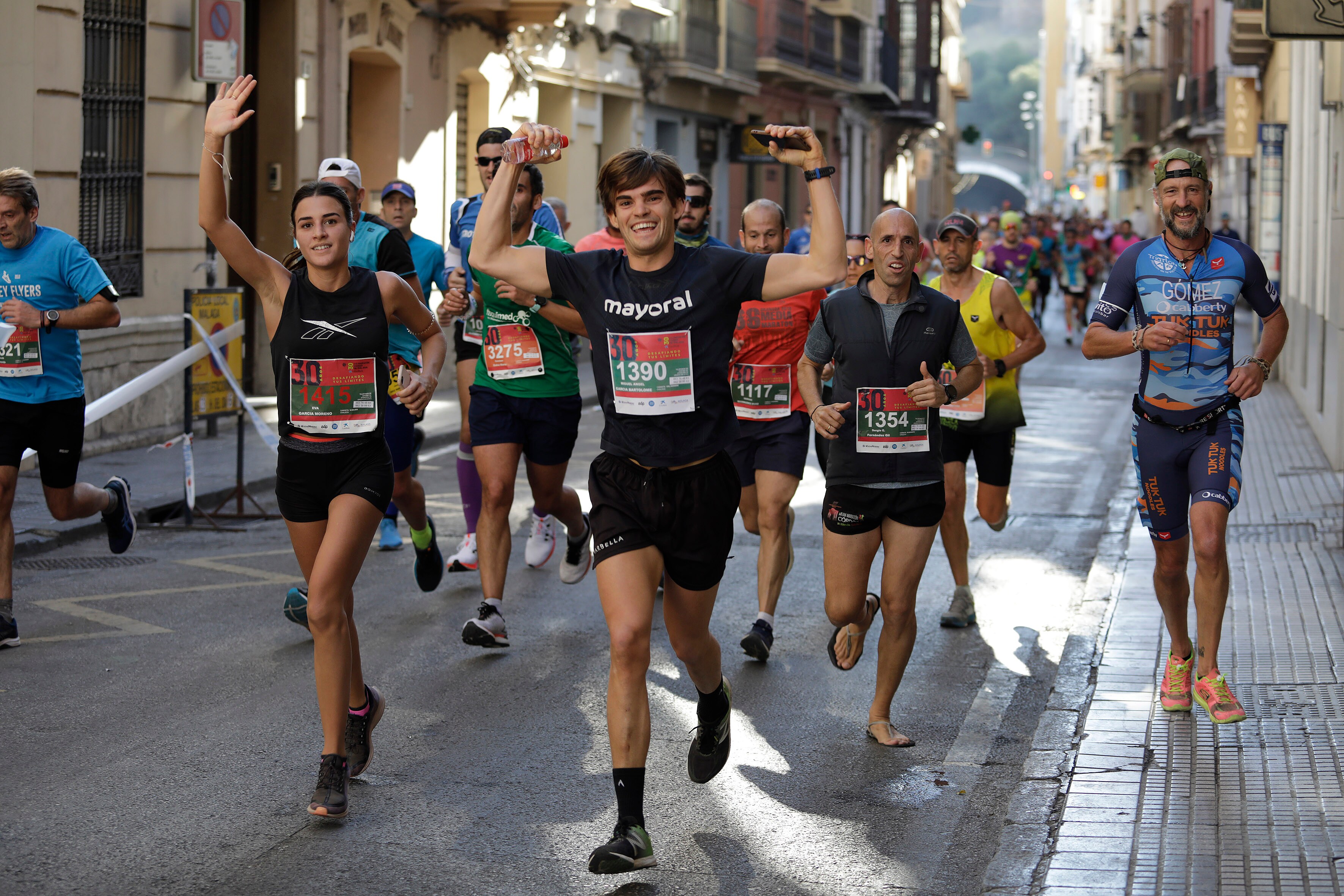 Unos 7.000 corredores estaban inscritos para recorrer las calles de la ciudad en la edición de 2021. 