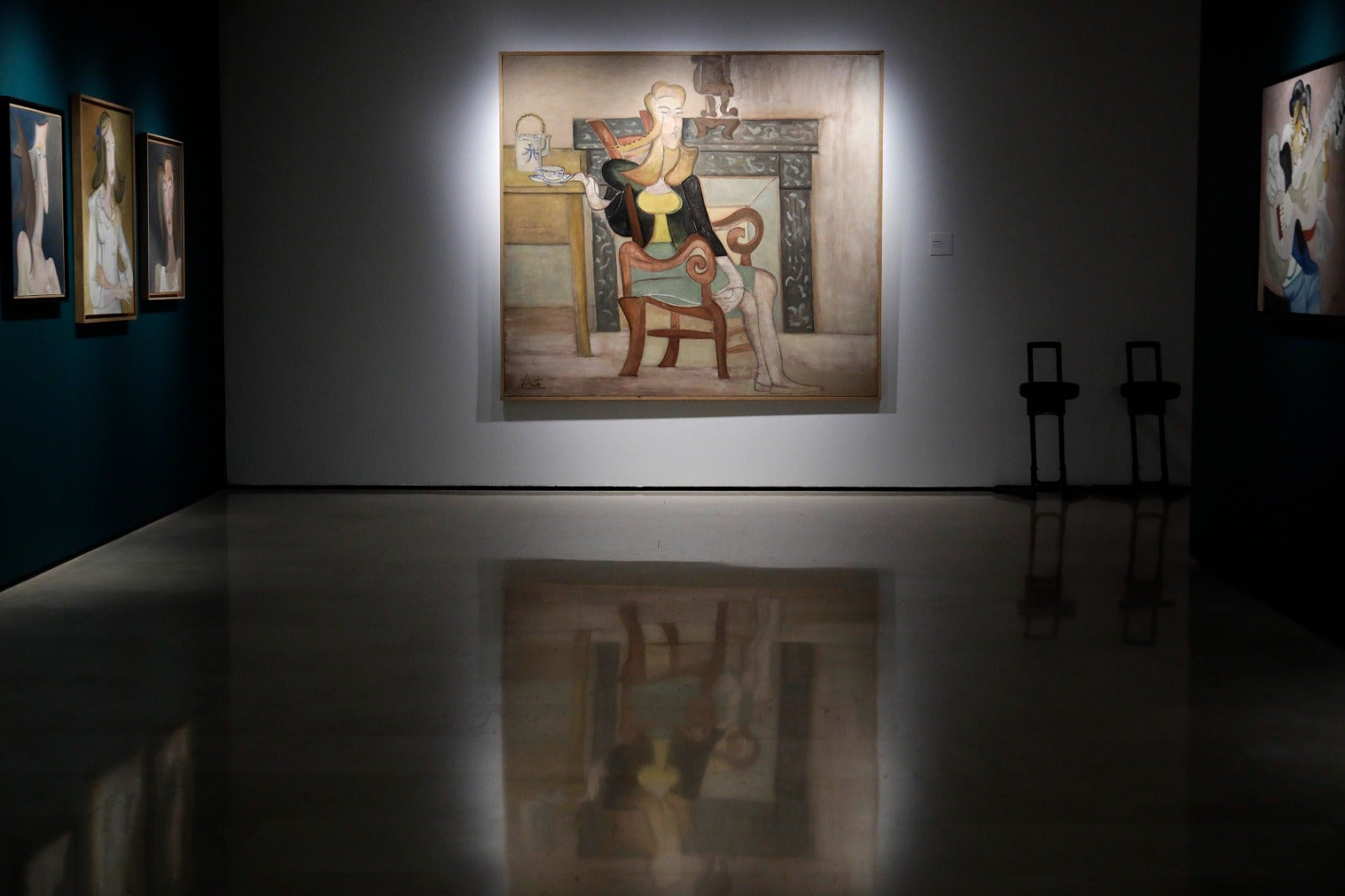 La muestra ofrece una completa retrospectiva del artista, desde su primera pieza expuesta en público con tan solo 11 años hasta sus últimas creaciones.