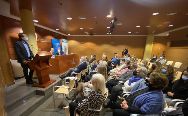 Gabriel Olveira, el premiado en la categoría de Ciencias, durante su discurso de agradecimiento. 