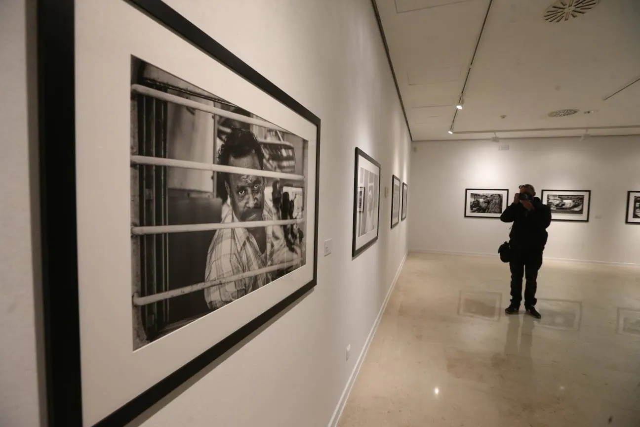 Exposición fotográfica en Málaga sobre los trenes y las estaciones indias. 