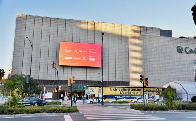 Imagen principal - Sun&Tech, en la fachada de El Corte Inglés de la avenida de Andalucía.