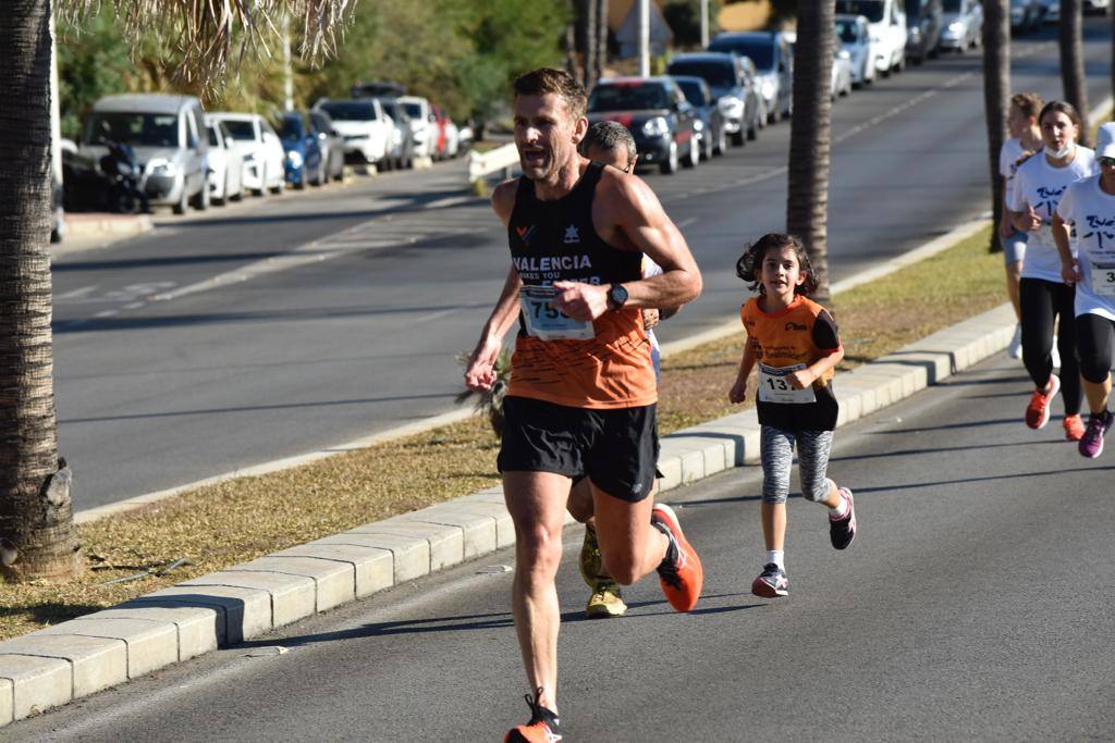 La Carrera Litoral Holiday World cuenta, como en cada edición, con tres modalidades diferentes en la carrera: de 21 kilómetros (media maratón), y de 10 y 5 kilómetros, pensados para pasear y para los niños. También se podía colaborar con dorsal 0