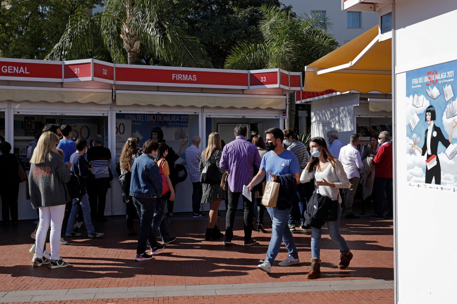 Unas 175.000 personas han acudido al evento celebrado en la plaza de la Marina, en donde las ventas de los libreros han aumentado un 20%