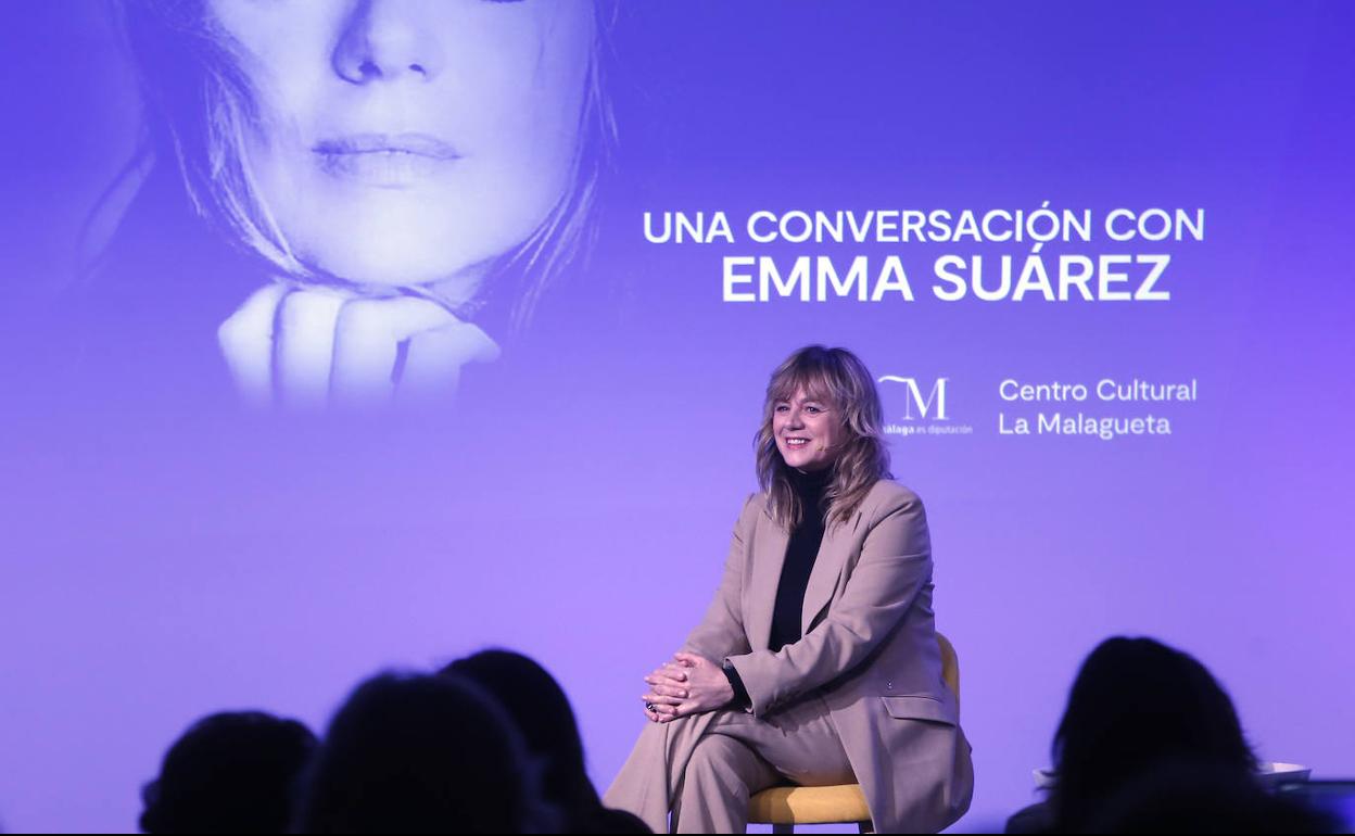 La actriz Emma Suárez, durante la charla con Luis Alegre en el Centro Cultural La Malagueta. 