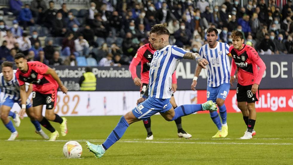 El Málaga-Tenerife en La Rosaleda, en imágenes