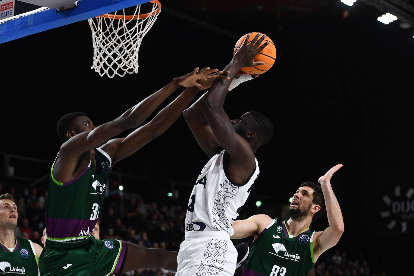 El Unicaja dejó una mala imagen en su visita a la pista del Dijon 