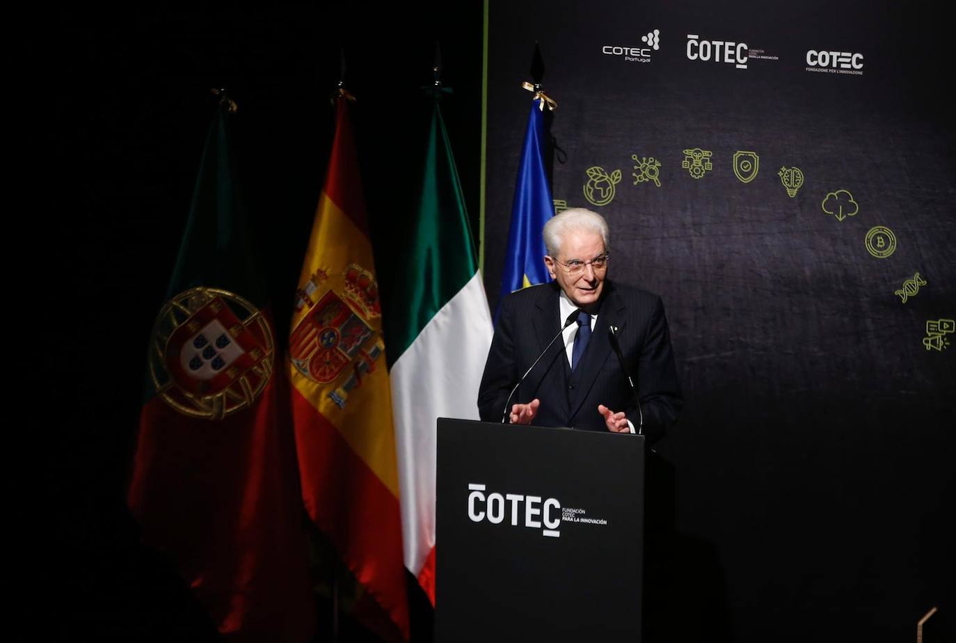 El acto estuvo presidido por Felipe VI, junto a los jefes de Estado de Italia, el presidente de la República, Sergio Mattarella; y Portugal, su homólogo Marcelo Rebelo de Sousa.