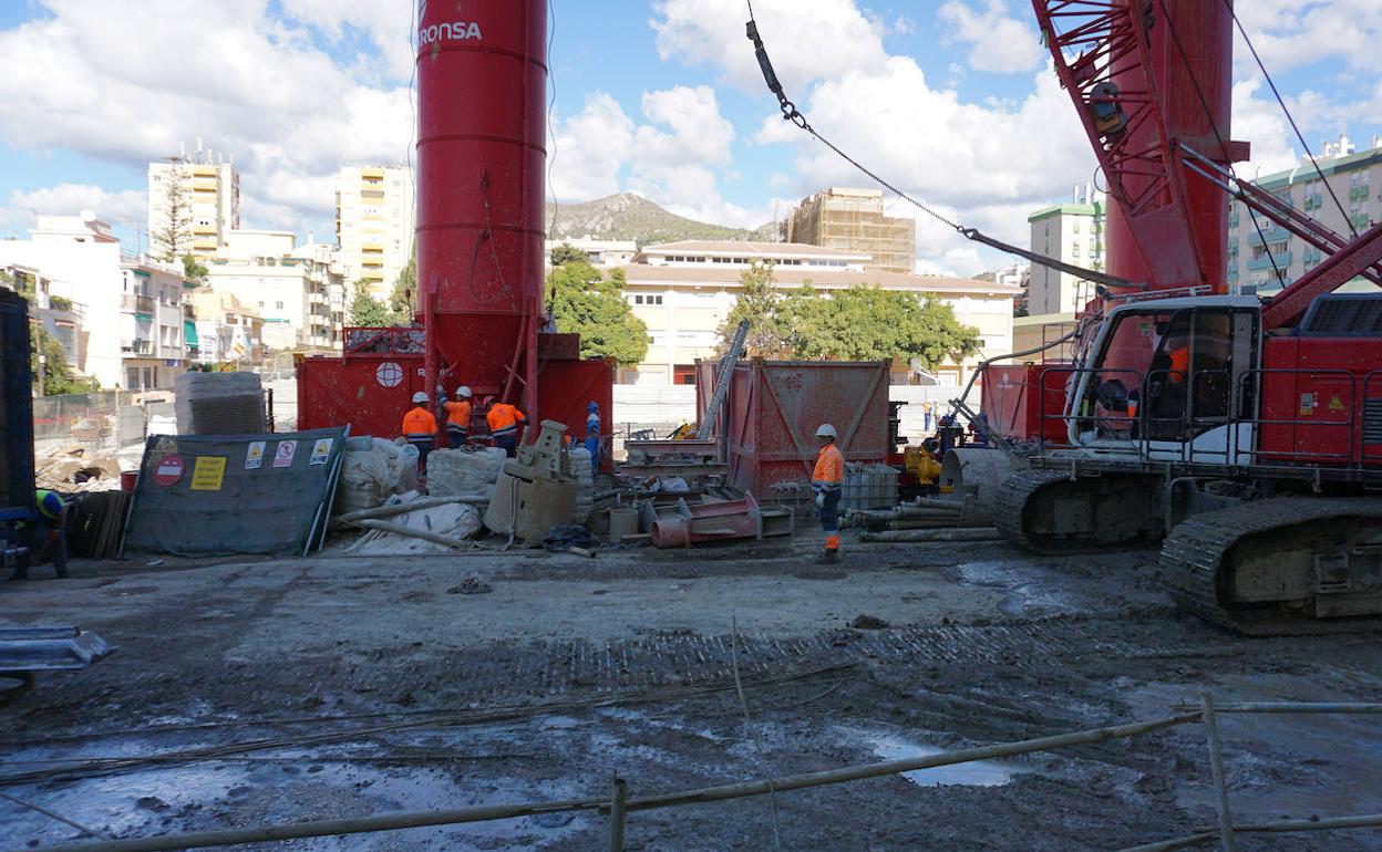 Obras del 'parking' en Echeverría del Palo. 