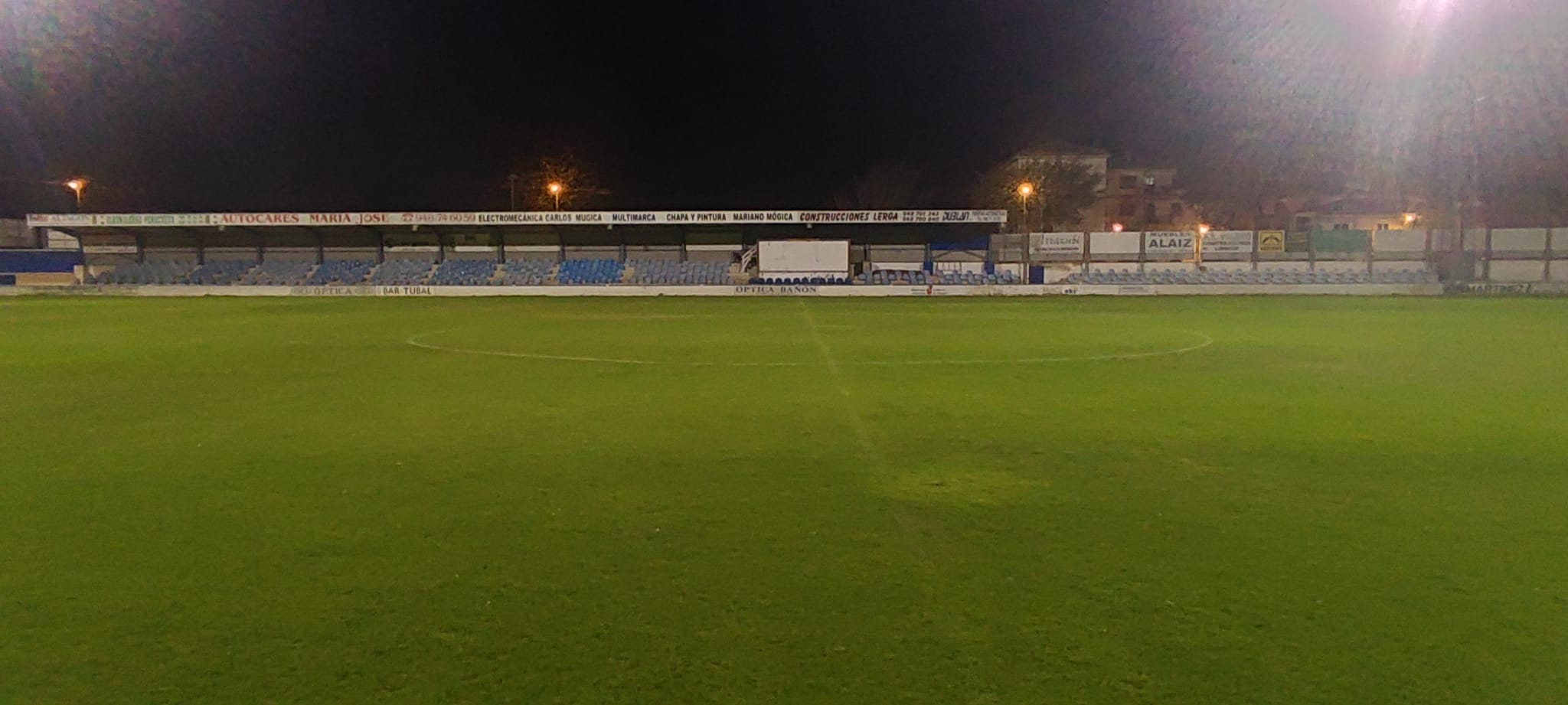 La casa de la Peña Sport, primer rival en una nueva edición de la Copa, es el campo Municipal San Fernando de Tafalla (un pueblo de apenas 10.000 habitantes). Una instalación con aforo para 4.000 personas y dotado de un césped natural de alta calidad con grandes dimensiones (105x67). Cumple con todos los requisitos exigidos por la Federación para albergar un partido de Copa, ya que fue acondicionado en la temporada 19-20 para recibir al Fuenlabrada en esta misma competición. Este estadio se encuentra a 25 minutos de Pamplona, por lo que el Málaga podrá concentrarse en la capital navarra para el encuentro.