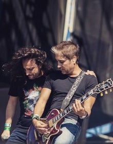 Imagen secundaria 2 - El grupo malagueño Siddharta, en concierto en el festival Metal Paradise 2021 y en un montaje promocional.