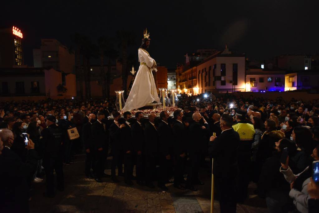 Traslado y encierro del Cautivo en la noche del viernes al sábado 