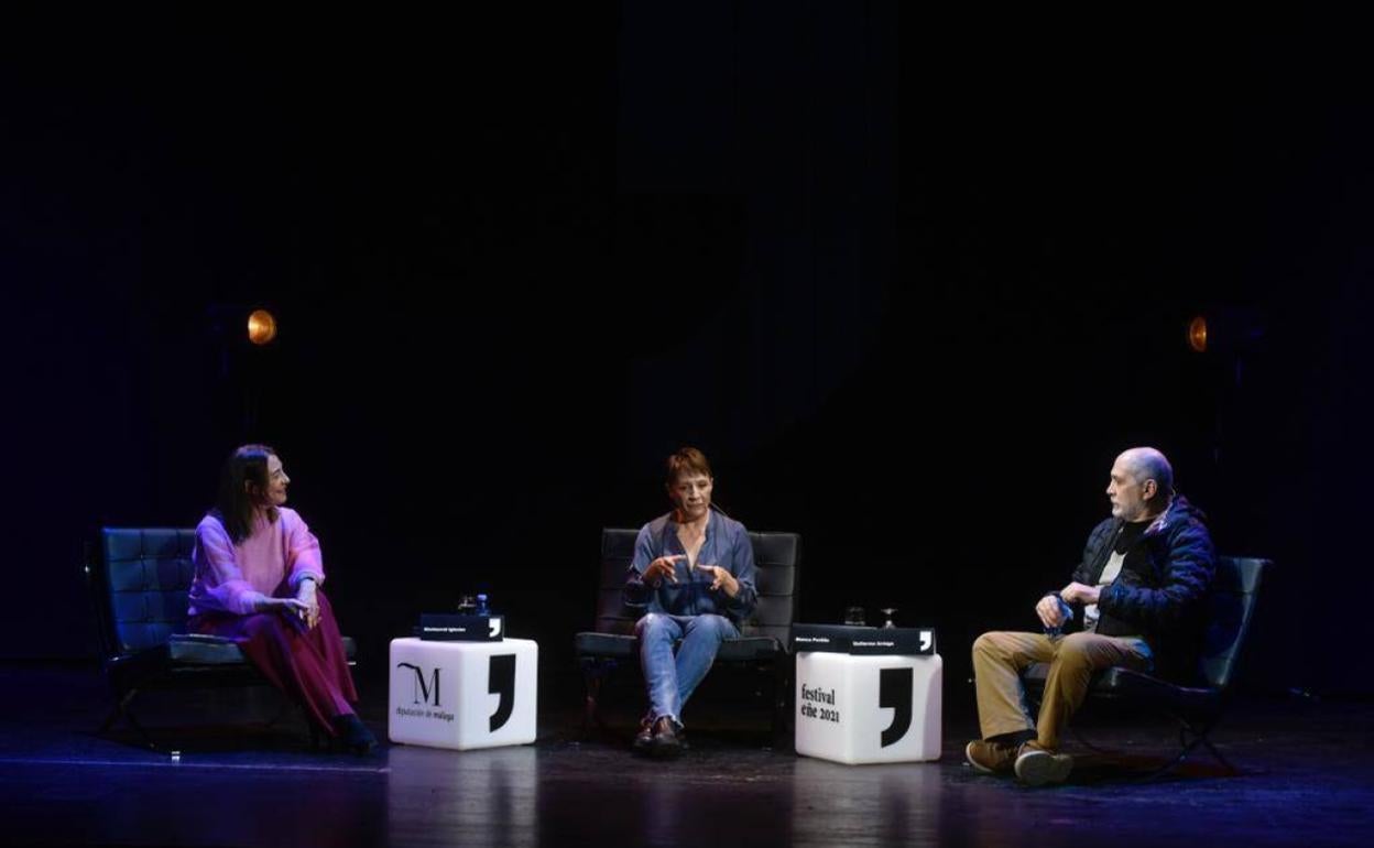 Montserrat Iglesias, Blanca Portillo y Guillermo Arriaga, en el MVA durante la charla. 