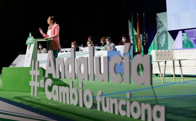 El PP celebra su papel central en el cambio político en Andalucía