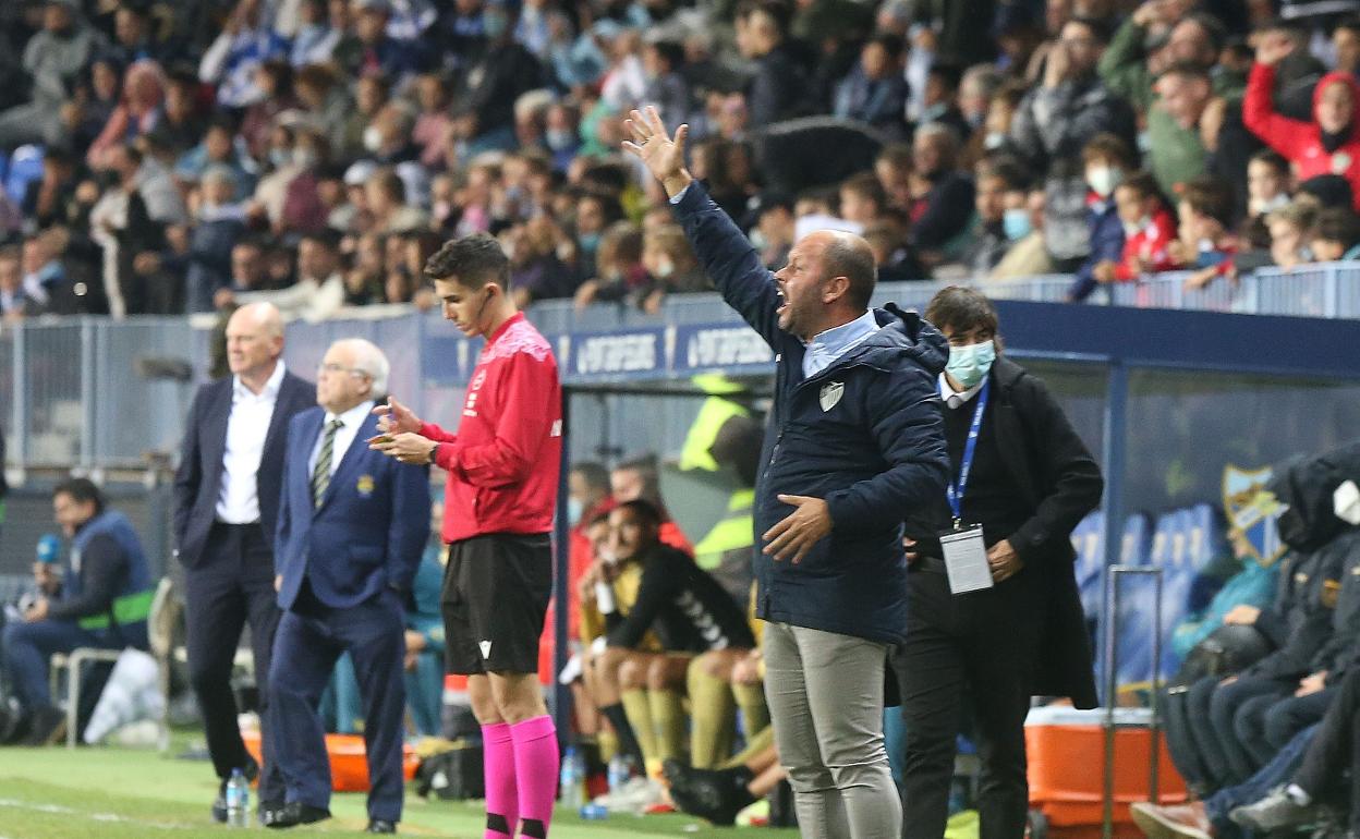 José Alberto, dando instrucciones en el partido de este sábado. 