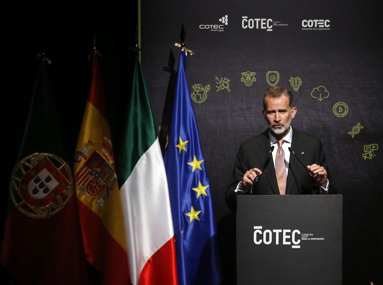 El Rey don Felipe VI se dirige a los asistentes en la Cumbre Cotec.