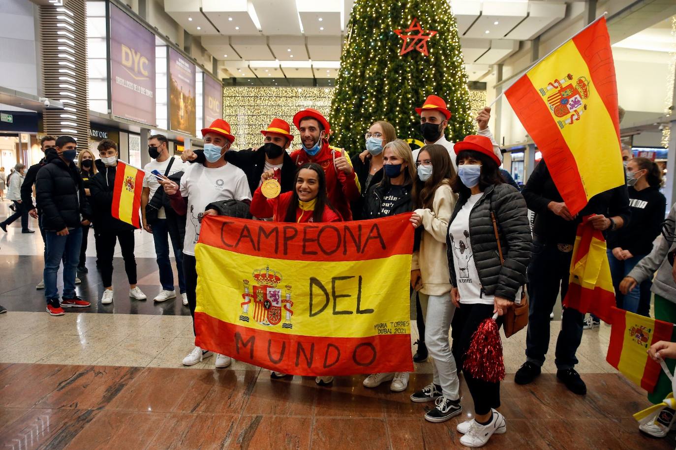 Recibimiento en su vuelta a casa a la campeona mundial María Torres. 