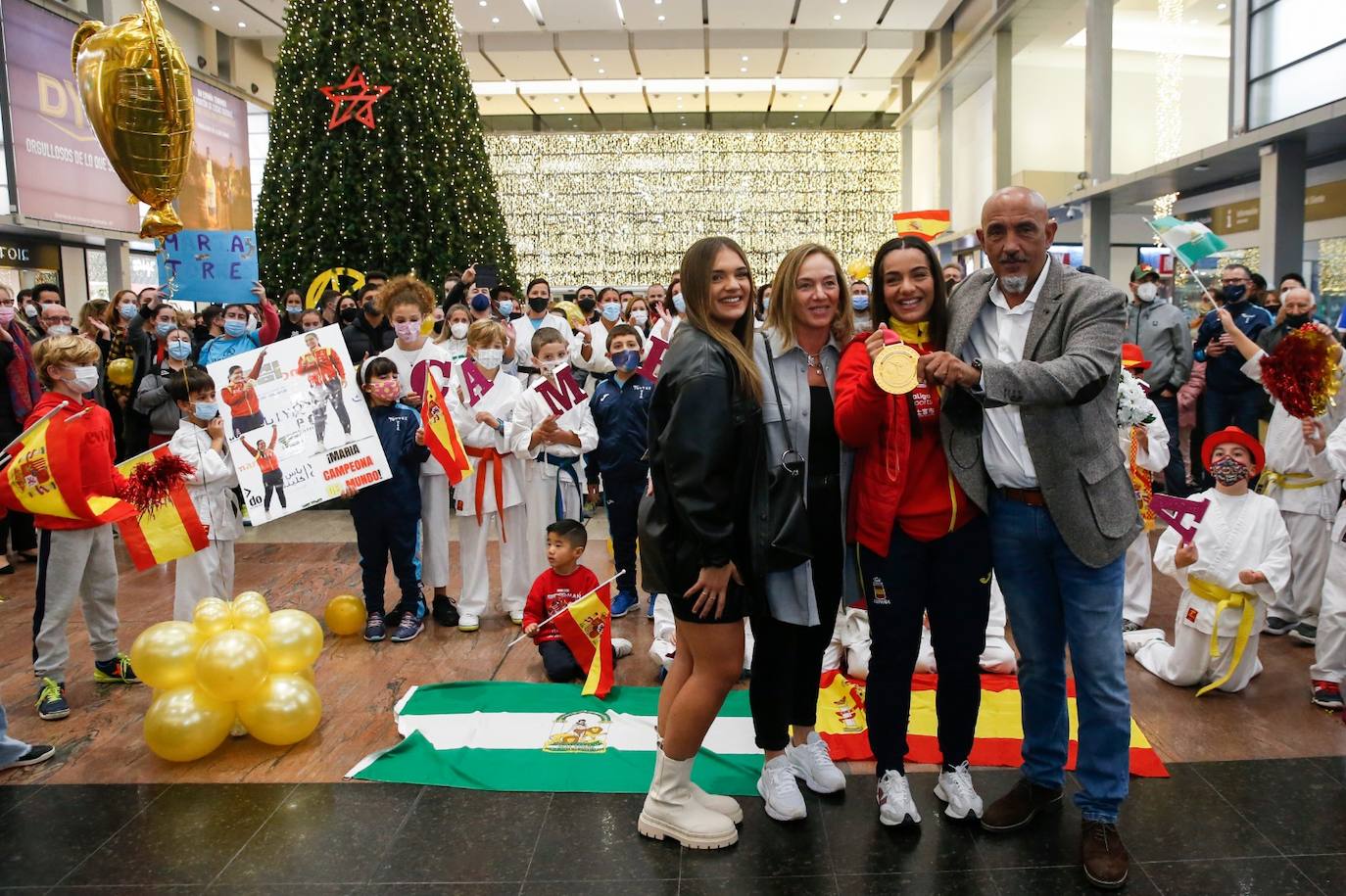 Recibimiento en su vuelta a casa a la campeona mundial María Torres. 