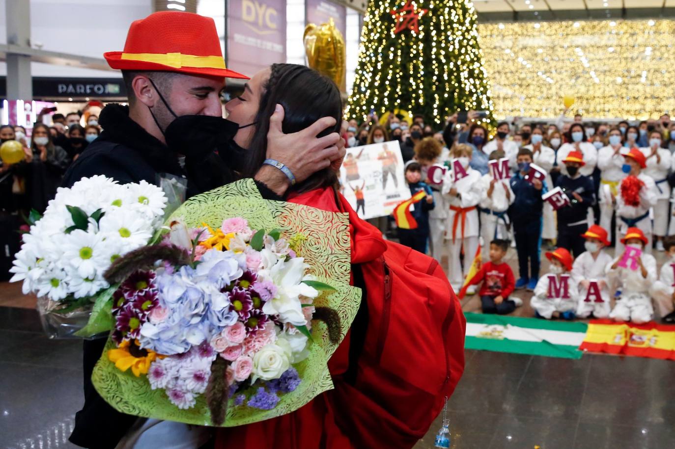 Recibimiento en su vuelta a casa a la campeona mundial María Torres. 