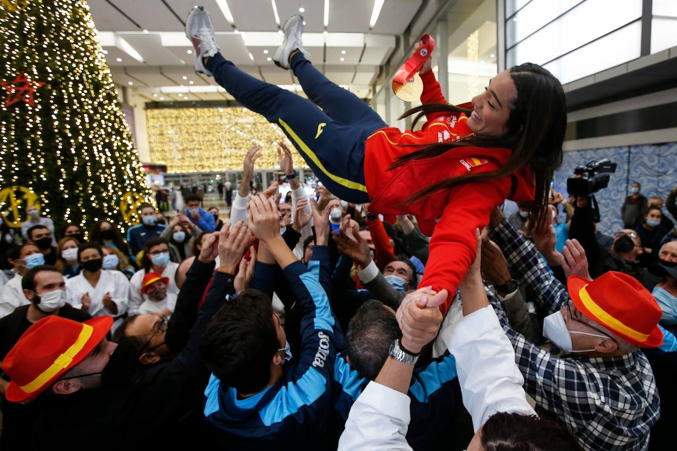 Recibimiento en su vuelta a casa a la campeona mundial María Torres. 