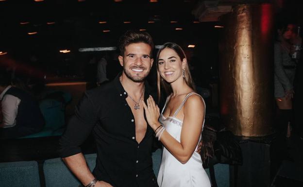 Imagen principal - Los influencers Antonio Pozo y Priscila da Silva, en la fiesta de Olivia Valere. Cristina Jiménez, Jacinta Martínez, Roberto Cano, Ana Zaragoza, Manuel Palma y Belen Vico, en el aniversario de Hispamaroc. El DJ Gianni Romano y el modelo e influencer Salman Yousra, en la fiesta de Olivia Valere. 