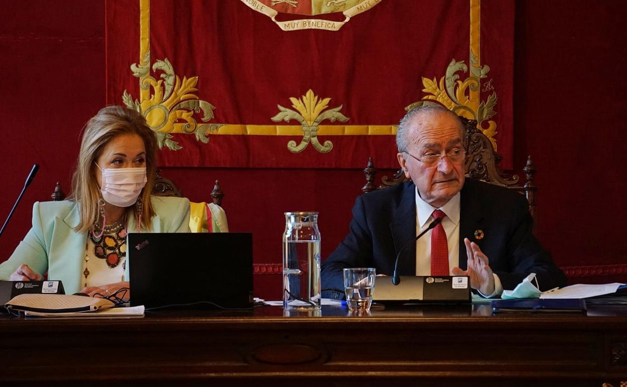 El alcalde de Málaga, Francisco de la Torre, durante un momento del pleno municipal de este viernes. 