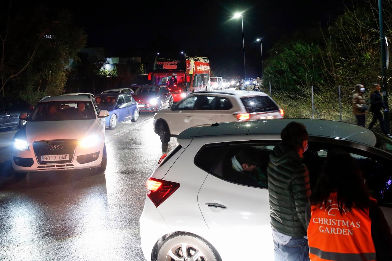 Se registraron caravanas para acceder al recinto este sábado.
