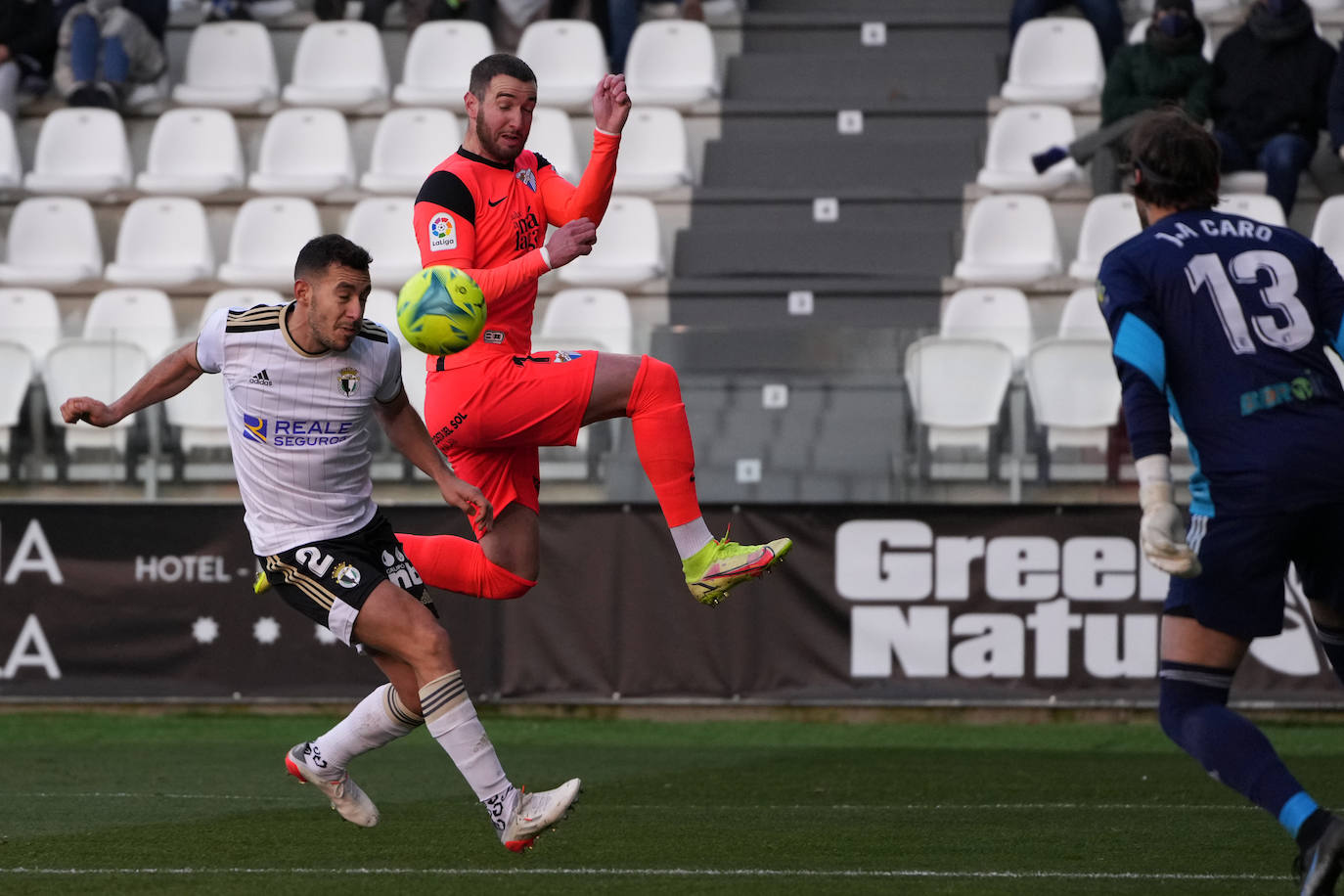 Fotos: Derrota y mala imagen del Málaga en Burgos