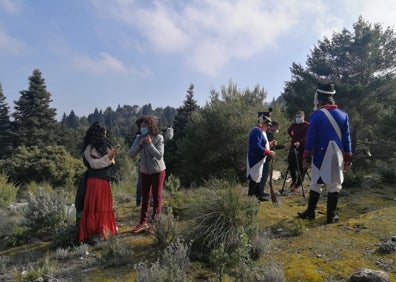 Imagen secundaria 1 - Momentos del rodaje en Yunquera.