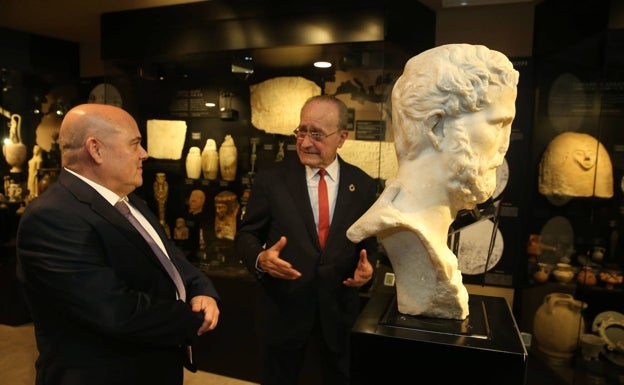 Imagen de la presentación del busto en la Galería Ifergán en 2019.