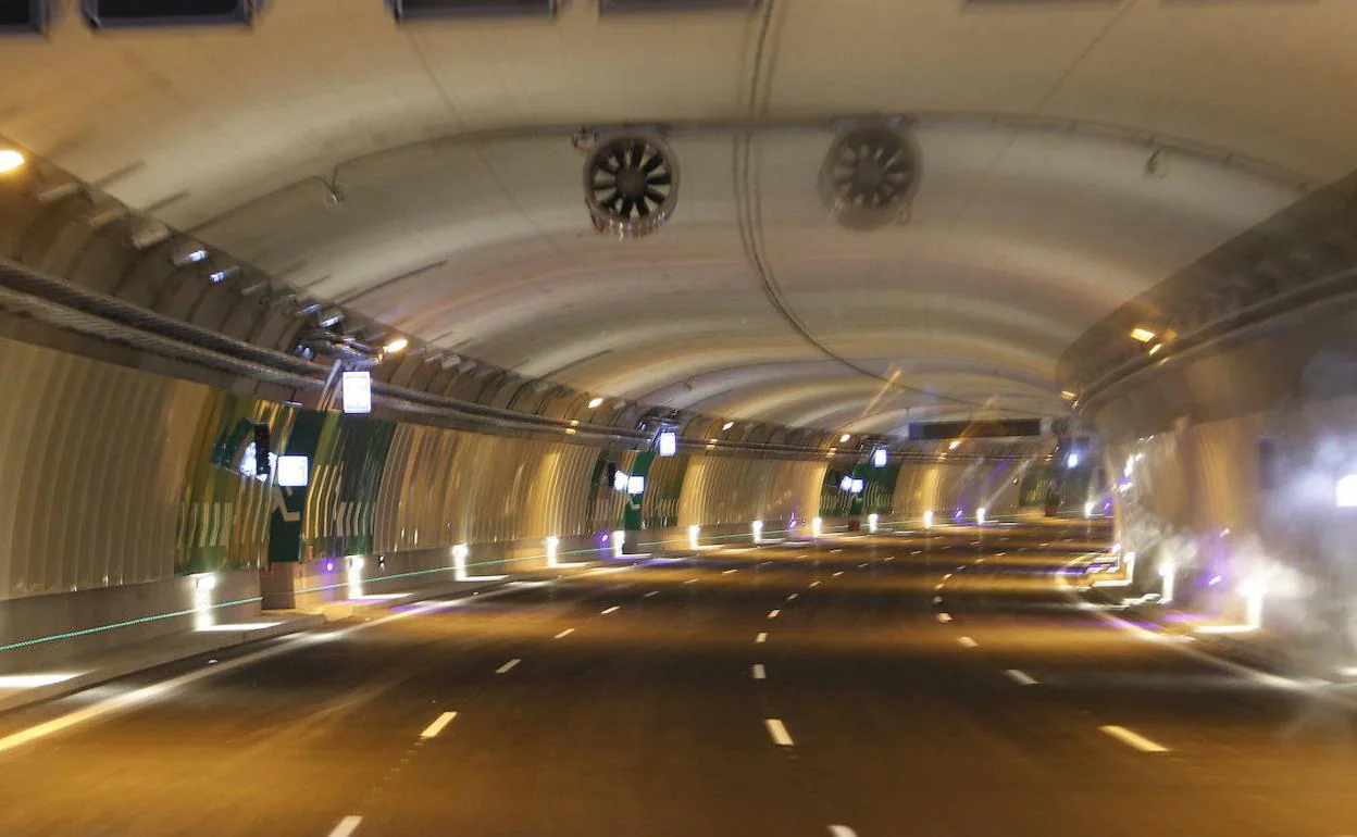 Túnel de Churriana, en la Segunda Ronda de Málaga, que será uno de los que se modernizará. 