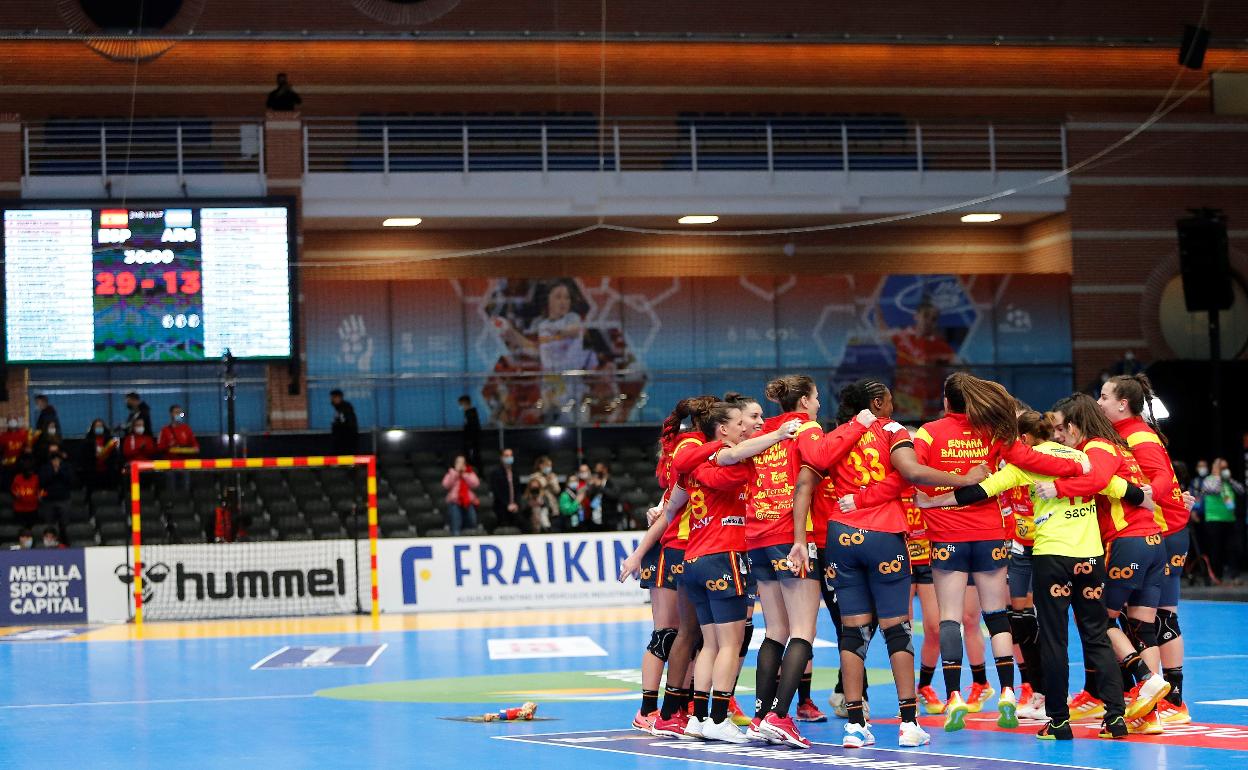 Las 'malagueñas' debutan con victoria en el Mundial de balonmano