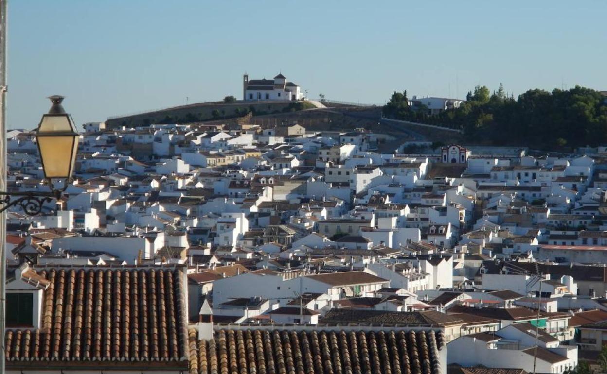 Investigan el hallazgo de un cadáver en una gasolinera de Antequera