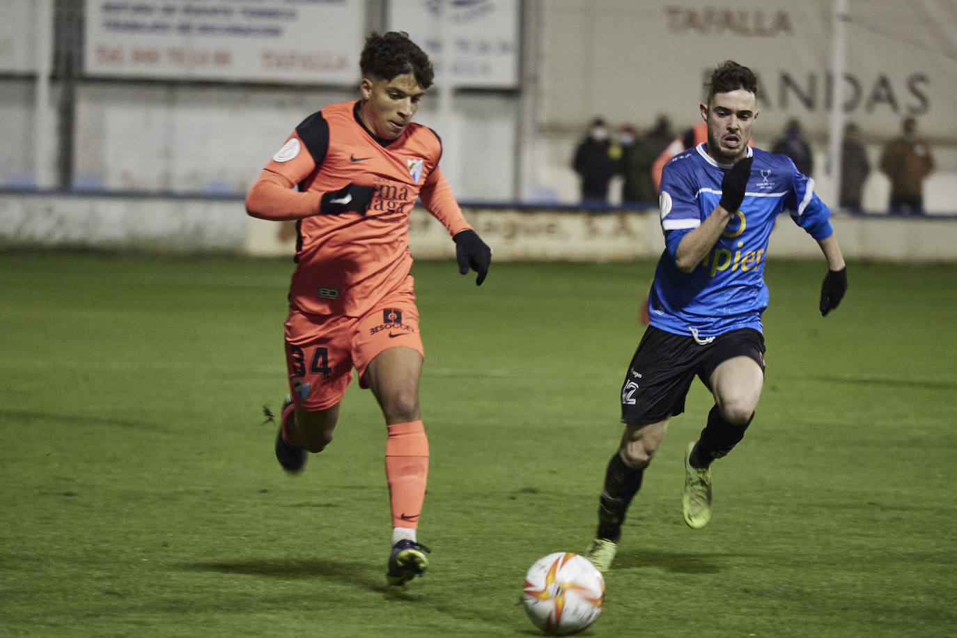 El Málaga encarriló el partido en la primera mitad con dos goles 