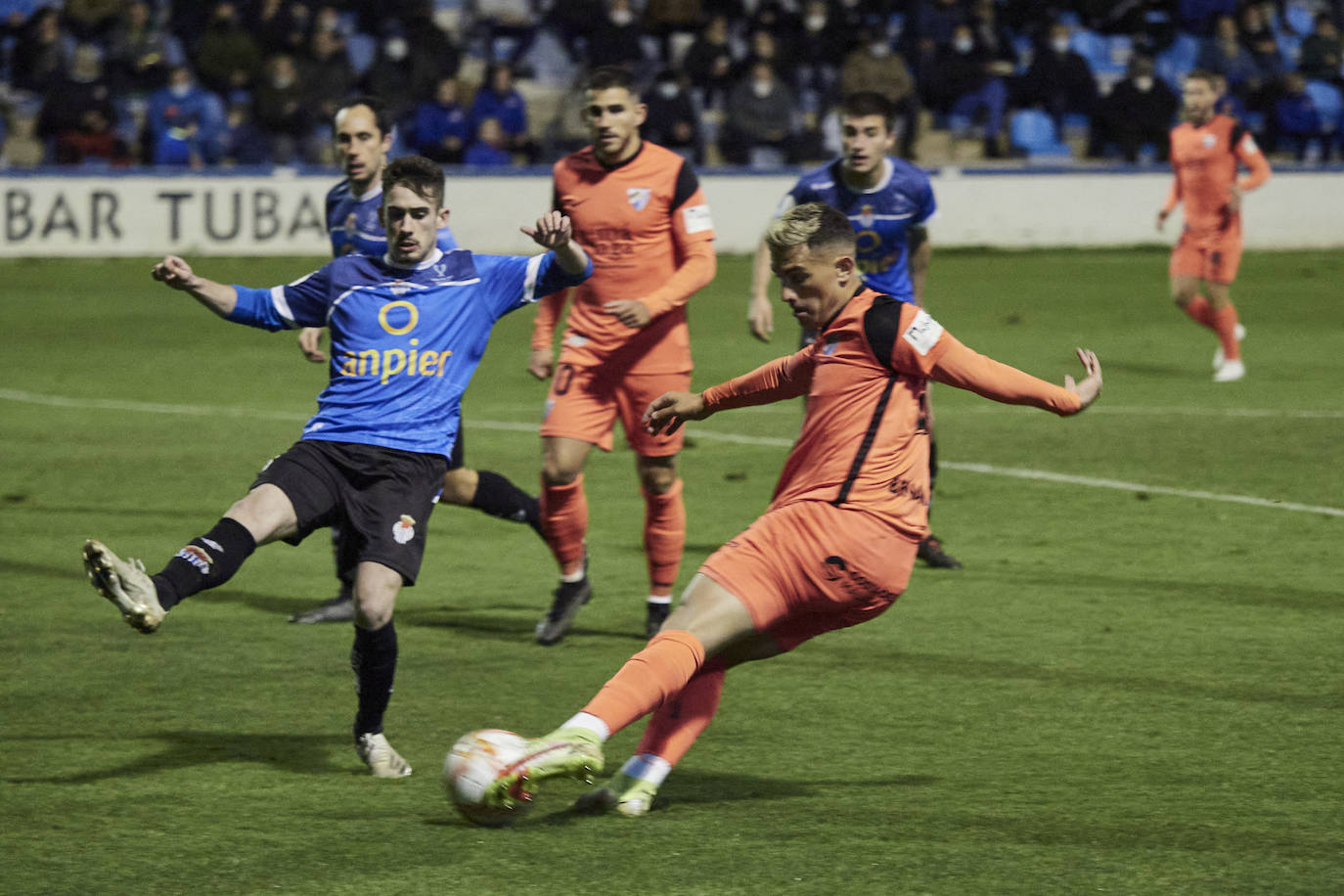 El Málaga encarriló el partido en la primera mitad con dos goles 