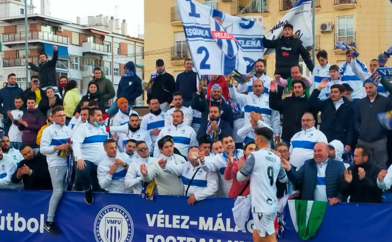 La afición del Vélez llenó el Vivar Téllez y vibró con su equipo. 