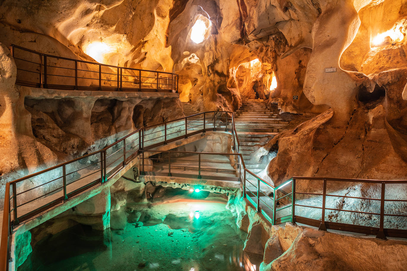 Interior de la Cueva del Tesoro.