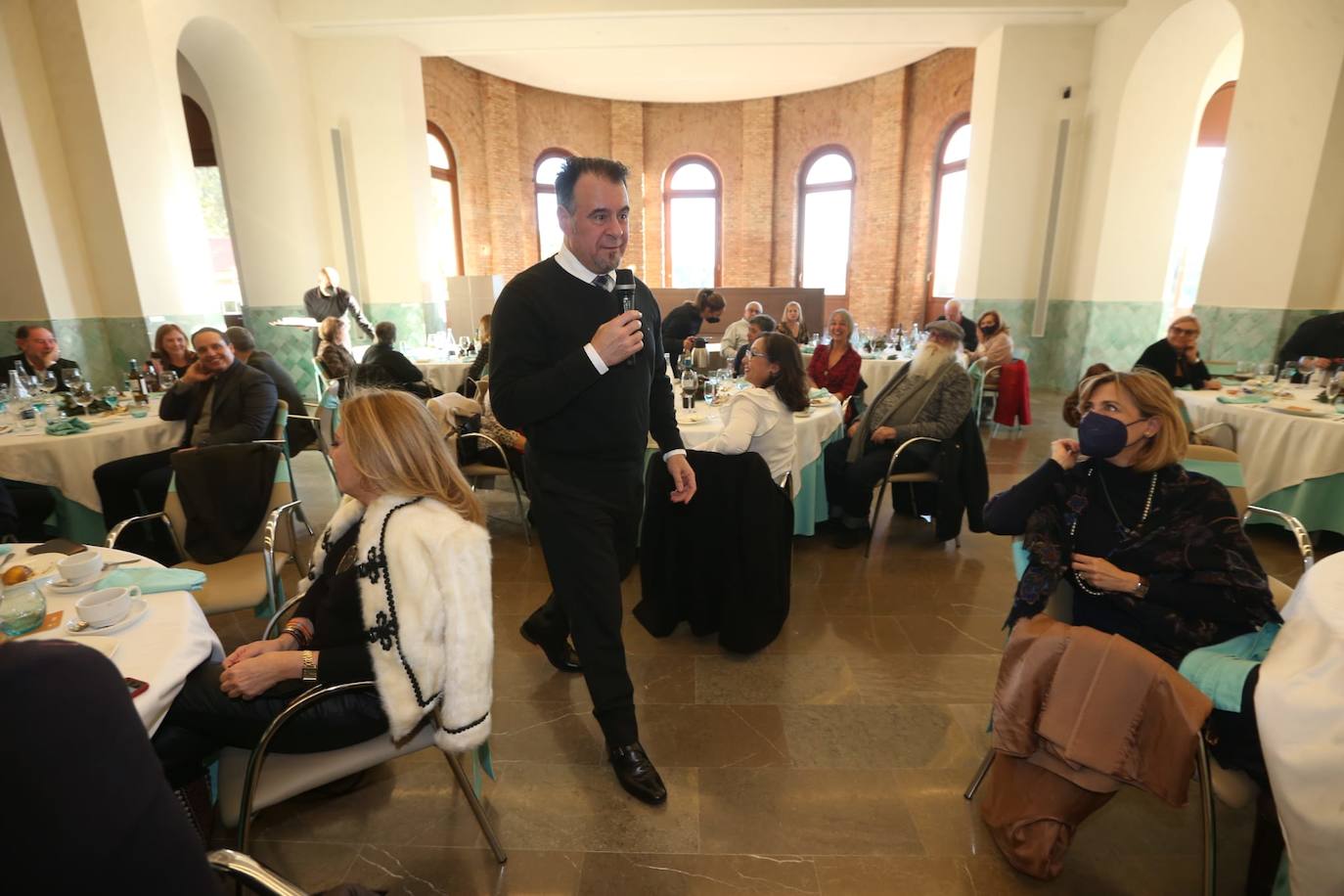 Entrega de los donativos de la tradicional campaña de tarjetas navideñas de SUR y la Fundación Unicaja