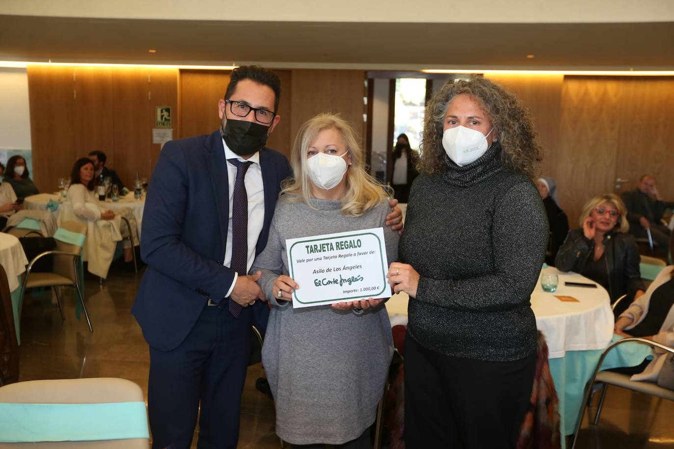 Entrega de los donativos de la tradicional campaña de tarjetas navideñas de SUR y la Fundación Unicaja