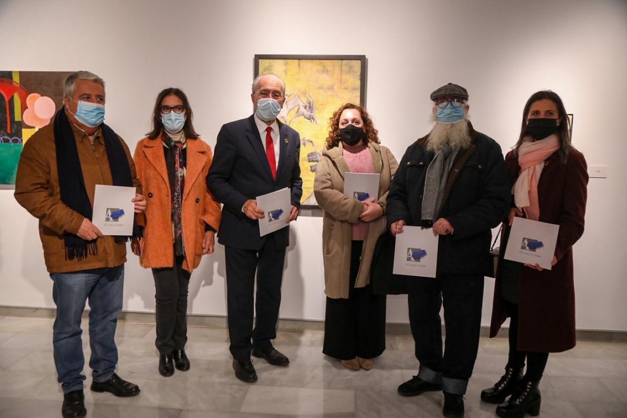 El alcalde de Málaga, Francisco de la Torre, con algunos de los artistas de Aplama. sur
