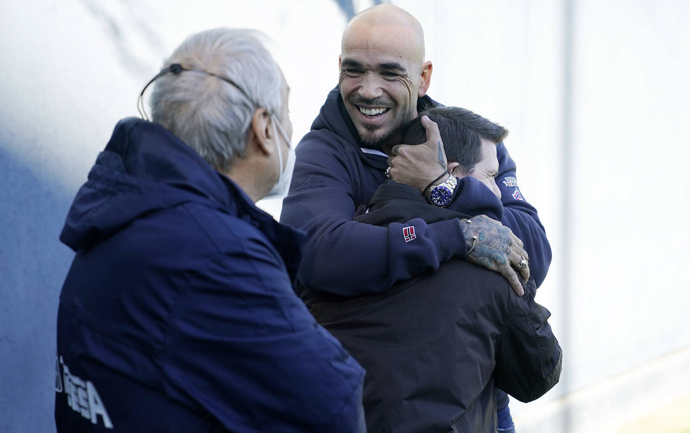 Jugadores del Málaga y del Genuine, en el entrenamiento de este viernes. 