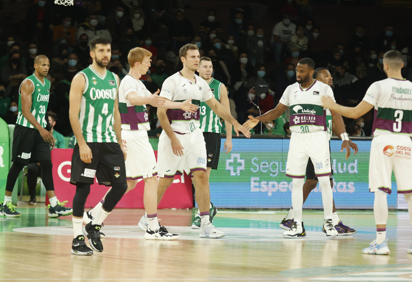 Las mejores imágenes del partido disputado este domingo en Coosur Betis y Unicaja